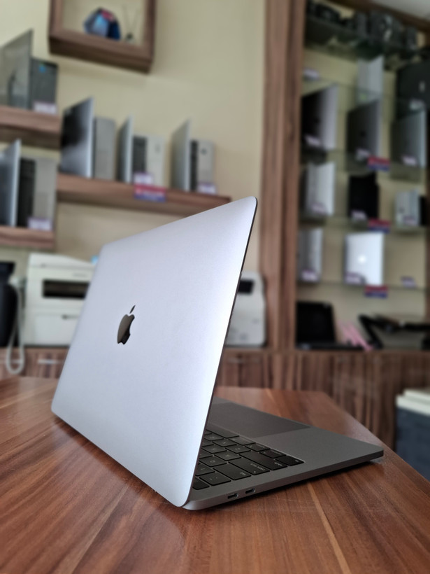 لپ تاپ macbook pro 2018 استوکi5 2018/16/500