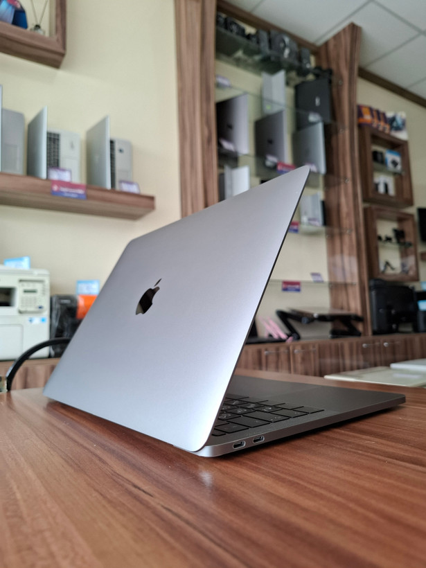 لپتاپ 2017 MacBook Pro استوک i5/ 16GB / 256GB / اینچ 13