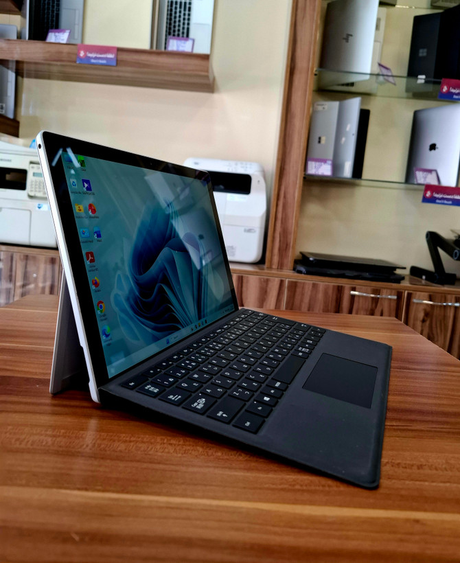 تبلت مایکروسافت surface pro5/i5 2017/8/256/12.5