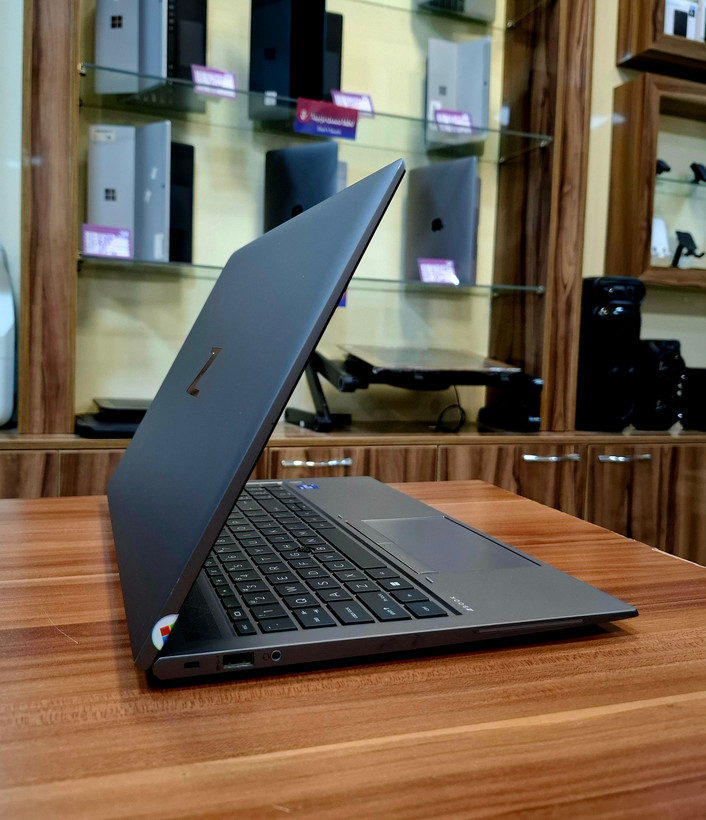 نوت بوک استوک hp zbook firfly 15g8/i7 2021/16/512/4g