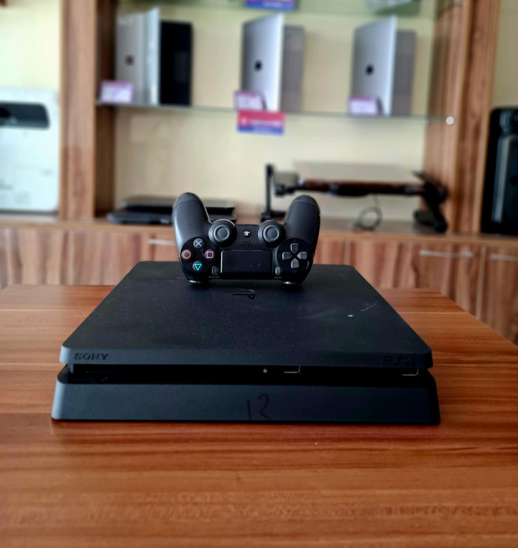 کنسول بازی سونی استوک ps4 slim ظرفیت 1000 گیگ